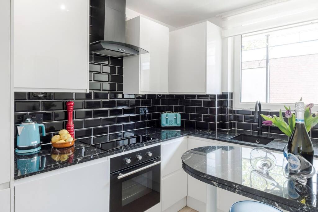 The Clarence, Central London Apartment W/ Wifi Exteriör bild